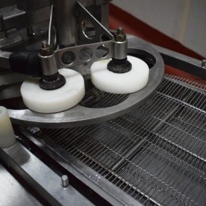 FORMADORA AUTOMÁTICA DE HAMBURGUESAS MARCA KOPPENS; REF: 1942 - Imagen 4