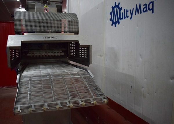 FORMADORA AUTOMÁTICA MARCA KOPPENS. CONSTRUIDA EN ACERO INOXIDABLE. CON PANTALLA TÁCTIL. DOS MOLDES , REDONDO Y OVALADO.