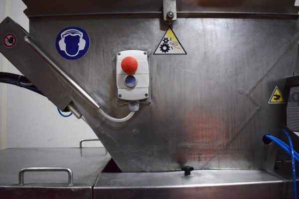 FORMADORA AUTOMÁTICA MARCA KOPPENS. CONSTRUIDA EN ACERO INOXIDABLE. CON PANTALLA TÁCTIL. DOS MOLDES , REDONDO Y OVALADO.