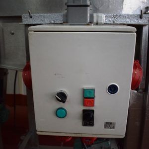 Línea de empanado y encolado Koppens, constituida por dos máquinas: una encoladora y una empanadora pero pueden trabajar por separado