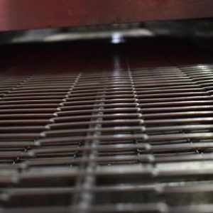 Línea de empanado y encolado Koppens, constituida por dos máquinas: una encoladora y una empanadora pero pueden trabajar por separado