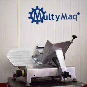 LONCHEADORA DE SOBREMESA MARCA MAINCA MODELO TYPE 330. CON AFILADOR INCORPORADO Y CON REGULADOR DEL GROSOR DE CORTE.