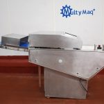 DESCORTEZADORA MAJA. CONSTRUIDA EN ACERO INOXIDABLE. TOTALMENTE DESMONTABLE. REGULADOR DEL GROSOR DE CORTE Y ALTURA DE LA CINTA.