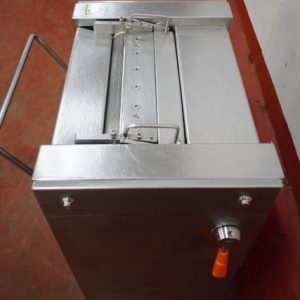 DESVELADORA MARCA WEBER MOD. ASE 453. EN ACERO INOXIDABLE. CON REGULADOR DEL GROSOR DE CORTE. MAQUINARIA DE OCASIÓN PARA LA INDUSTRIA CÁRNICA