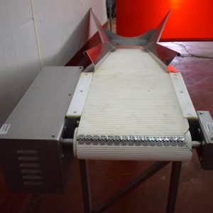 CINTA ELEVADORA FAC CT-BS-2. CONSTRUIDA EN ACERO INOX. RUEDAS. CINTA DENTADA. MAQUINARIA DE OCASIÓN. INDUSTRIA CARNICA. ALIMENTACIÓN.