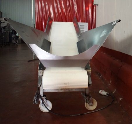CINTA ELEVADORA FAC CT-BS-2. CONSTRUIDA EN ACERO INOX. RUEDAS. CINTA DENTADA. MAQUINARIA DE OCASIÓN. INDUSTRIA CARNICA. ALIMENTACIÓN.