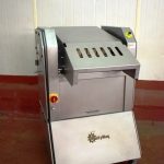 DESCORTEZADORA AUTOMATICA LAINT . CONSTRUIDA EN ACERO INOXIDABLE . DESCORTEZADORA DE SEGUNDA MANO PARA LA INDUSTRIA ALIMENTARIA.