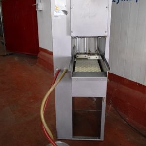 INYECTORA DORIT M-58. CONSTRUIDA EN ACERO INOXIDABLE. INYECTORA DE OCASION PARA LA INDUSTRIA ALIMENTARIA. MULTYMAQ MAQUINARIA S.L