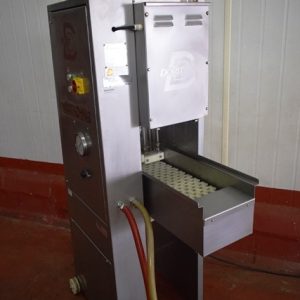 INYECTORA DORIT M-58. CONSTRUIDA EN ACERO INOXIDABLE. INYECTORA DE OCASION PARA LA INDUSTRIA ALIMENTARIA. MULTYMAQ MAQUINARIA S.L