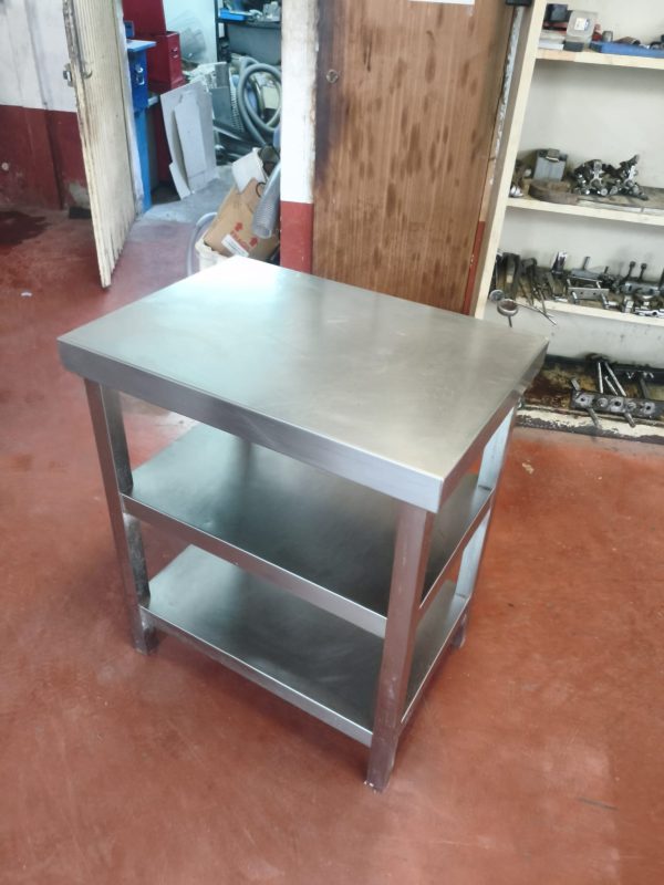 MESA CON ESTANTES 705X500X830 REF: 2711