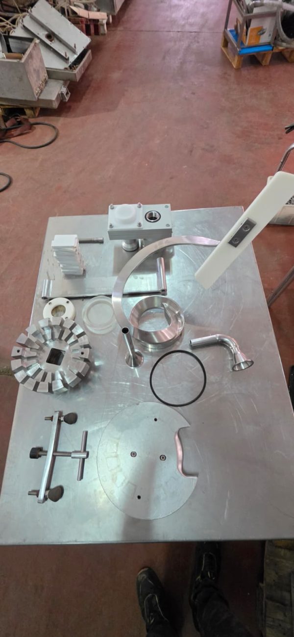 EMBUTIDORA AUTOMATICA CON RETORCEDOR TECNOTRIP REF: 2716